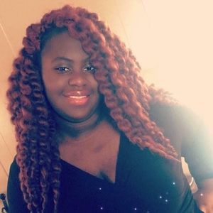 Meet your Posher, Curtisha